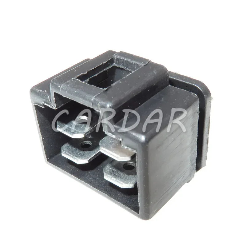 4 Pin Auto Socket Plug PCB Mounting Sheath Connector With Pins