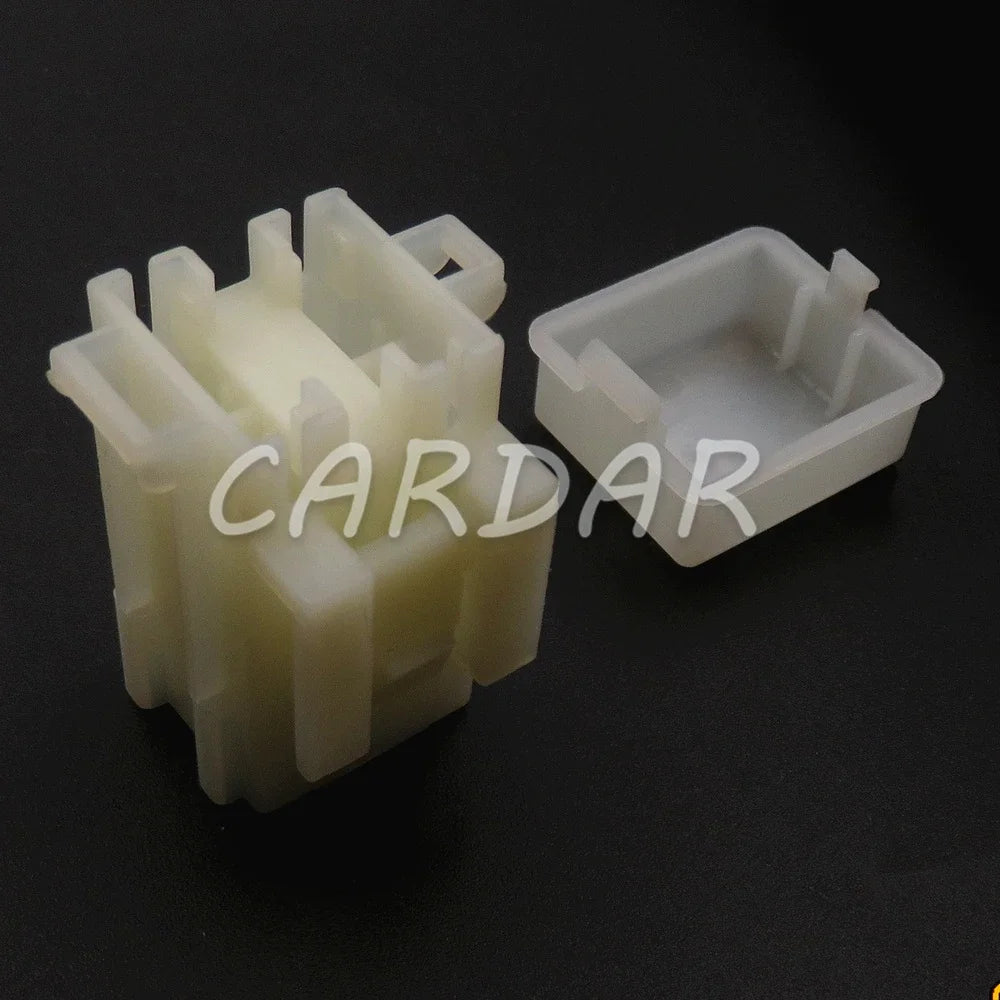 2 Way Car Plastic Housing Fuse Box with 4pcs Terminals for Standard Fuse Middle Fuse Holder medium auto socket