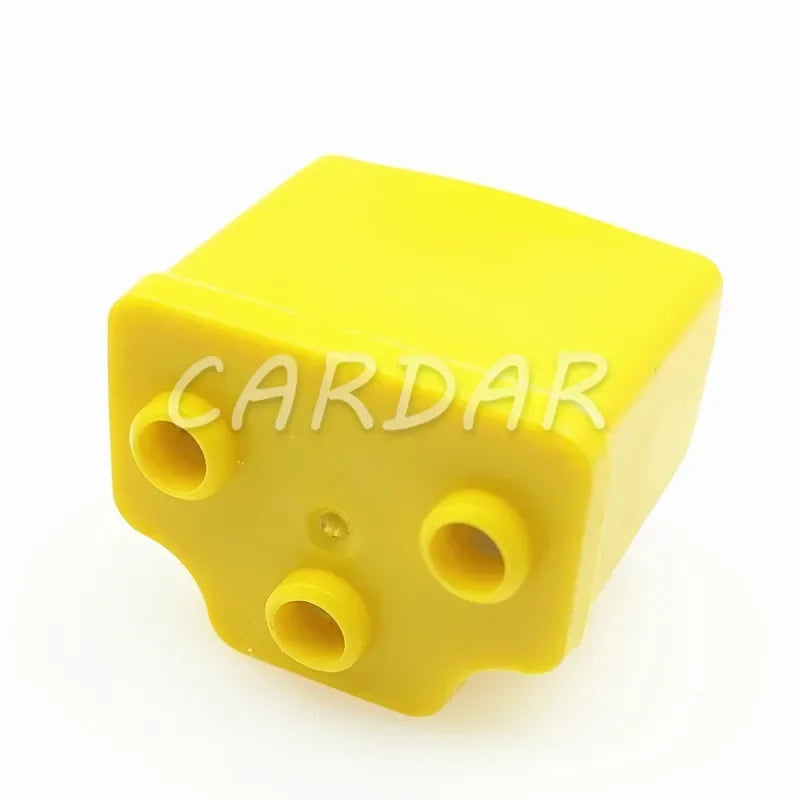 3 Pin 7.8 Series H4-2A Automobile Light Bulb Plug Ceramic High Temperature Resistant Socket H4 Auto Relay Lamp Holder