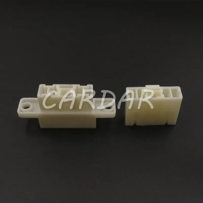 5 Pin 7.8mm Automotive Connector Plugs Auto Sockets With Screw Mounting Holes