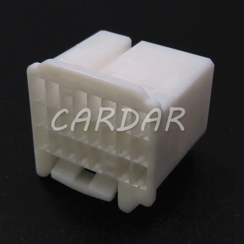 22 Pin White Automotive Low Current Electric Wiring Plastic Housing Unsealed Socket With Terminal 353028-1