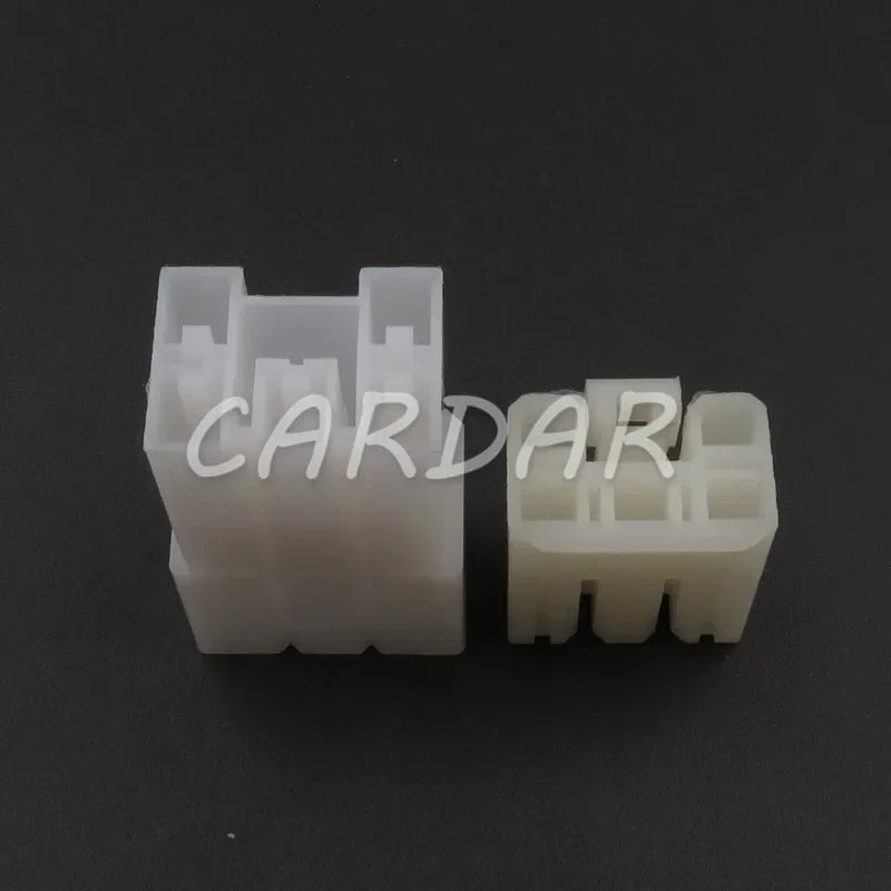 5 Pin MG610189 MG620211 Auto Electrical Wiring Harness Socket Connector