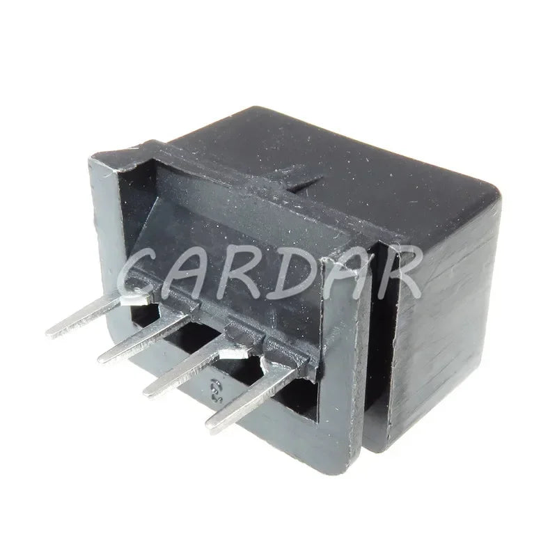 4 Pin Auto Socket Plug PCB Mounting Sheath Connector With Pins