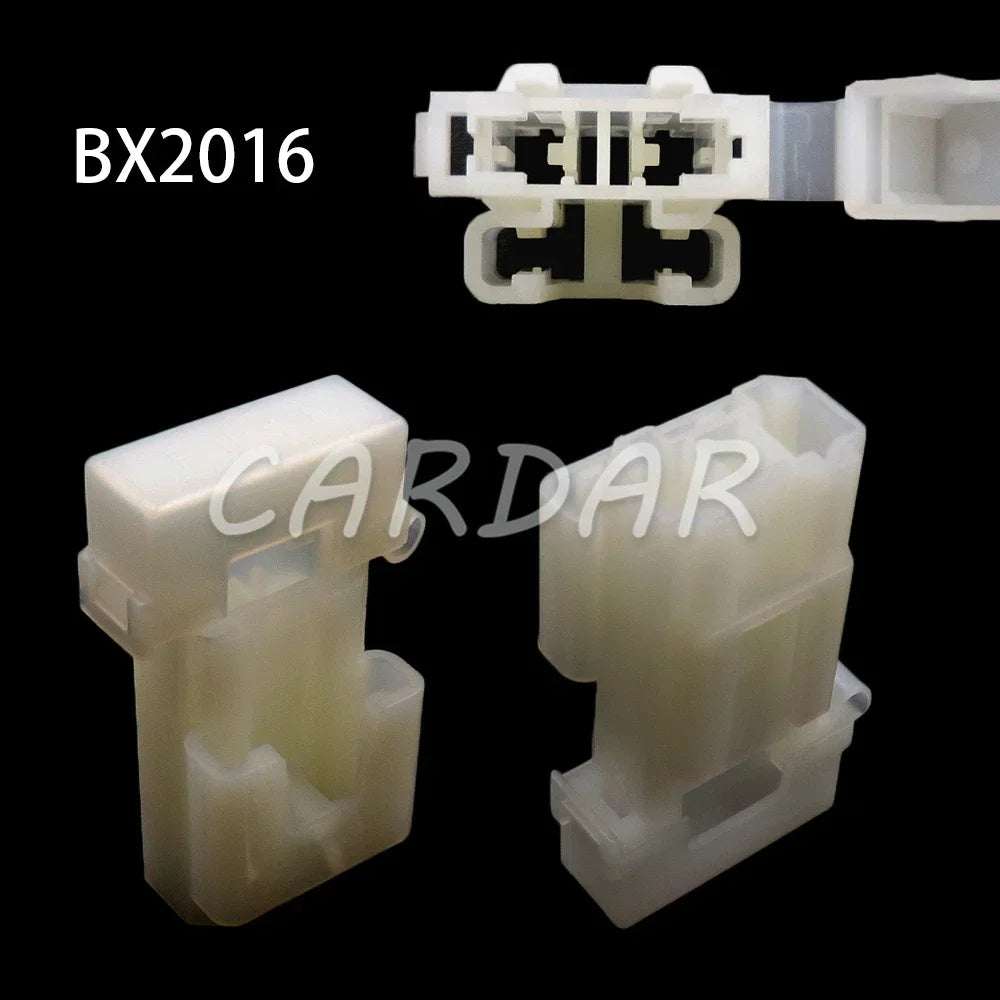 Standard Car Insurance Socket White Medium Fuse Box Assembly with 2pcs Terminals Middle Blade Fuse Holders